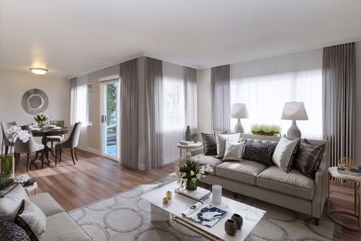 Large Corner Garden Level 2 Bed 2 Bath with Partial Lake Views! – photo 1