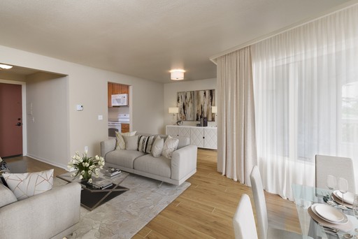 Walk to Everything Bothell! Top Floor, Corner, 1 Bed 1 Bath! – photo 1