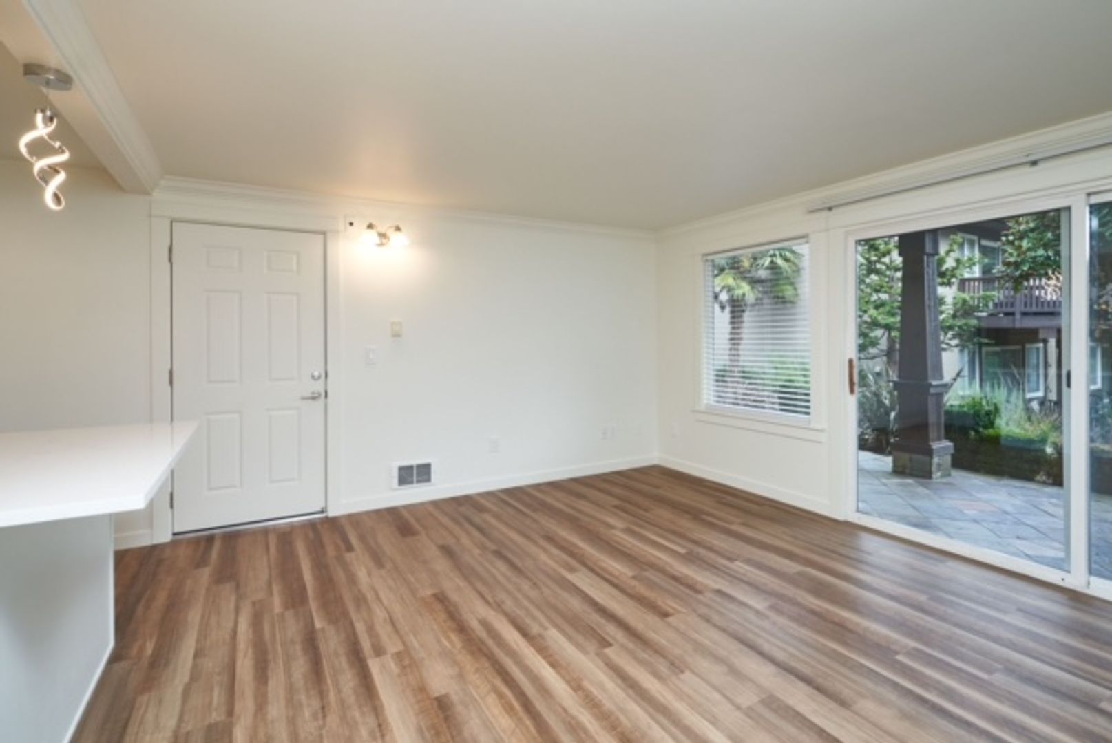 Kirkland Apartment: 244 4th Ave