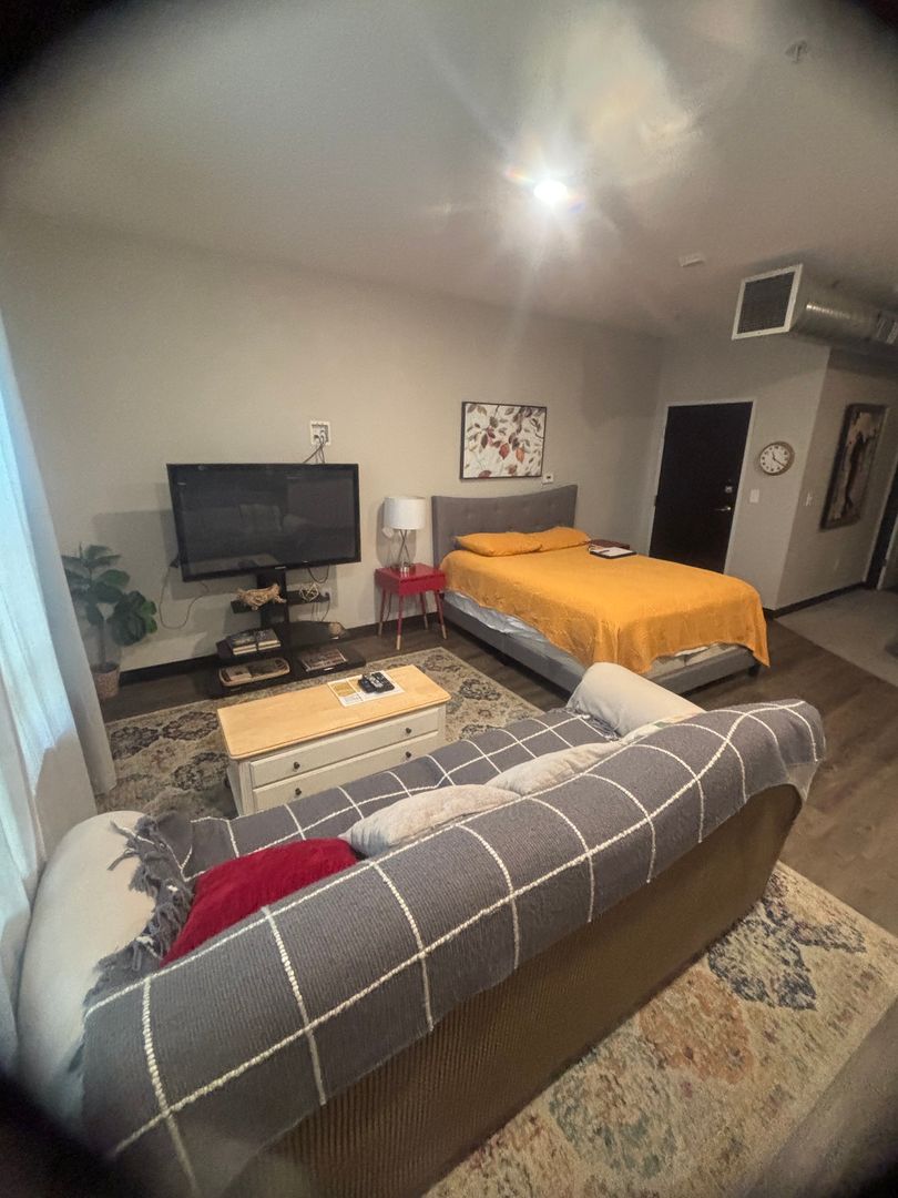 Iowa City Apartment: 5 Lincoln Ave