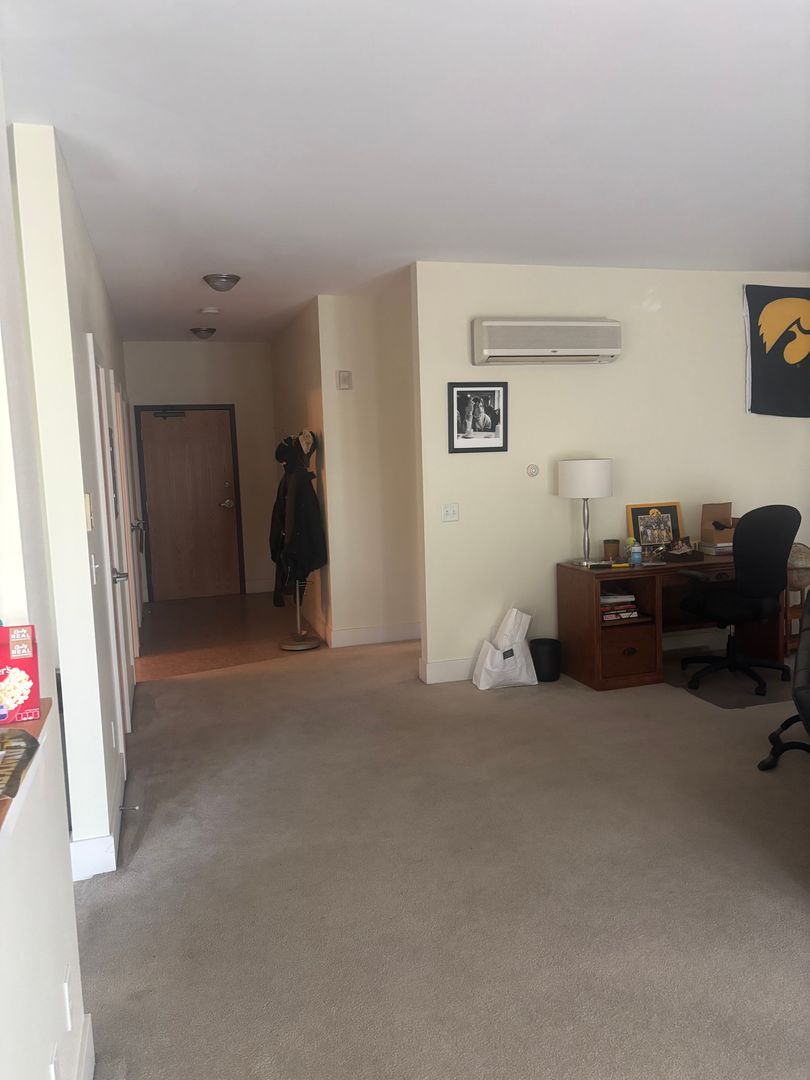 Iowa City Apartment: 330 Ridgeland Ave