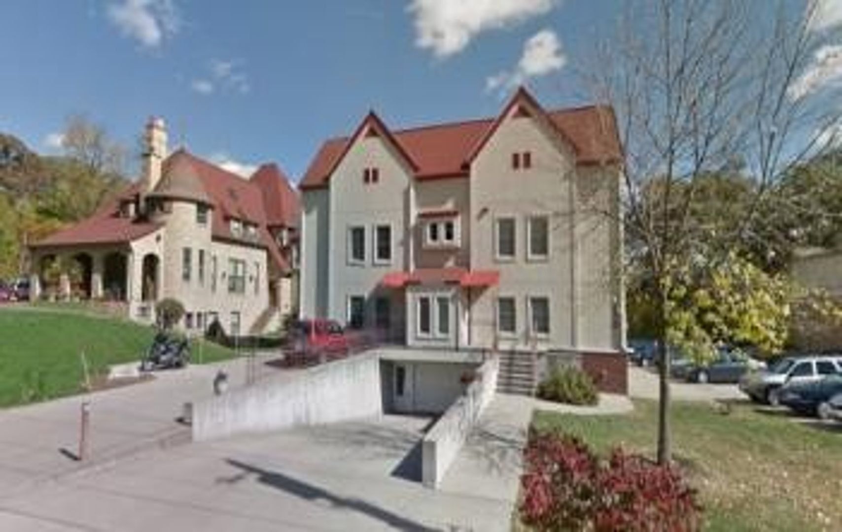 Iowa City Apartment: 330 Ridgeland Ave