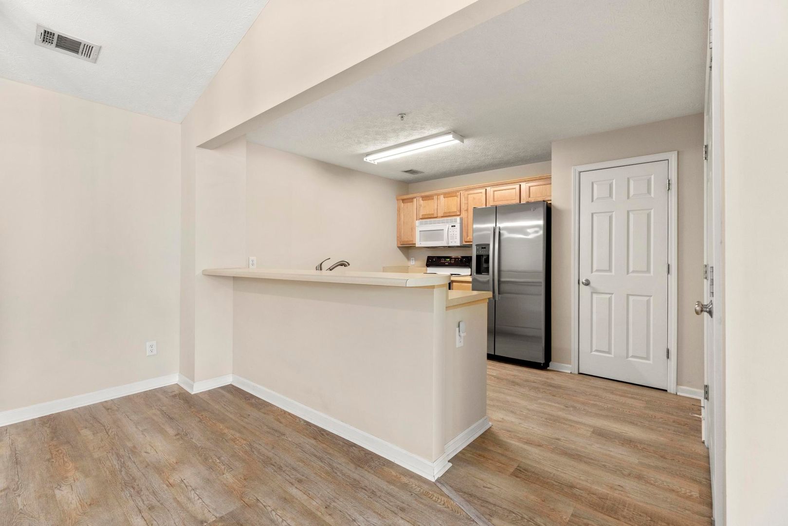 Auburn Condo: 1385 S Donahue Dr Unit 2-204