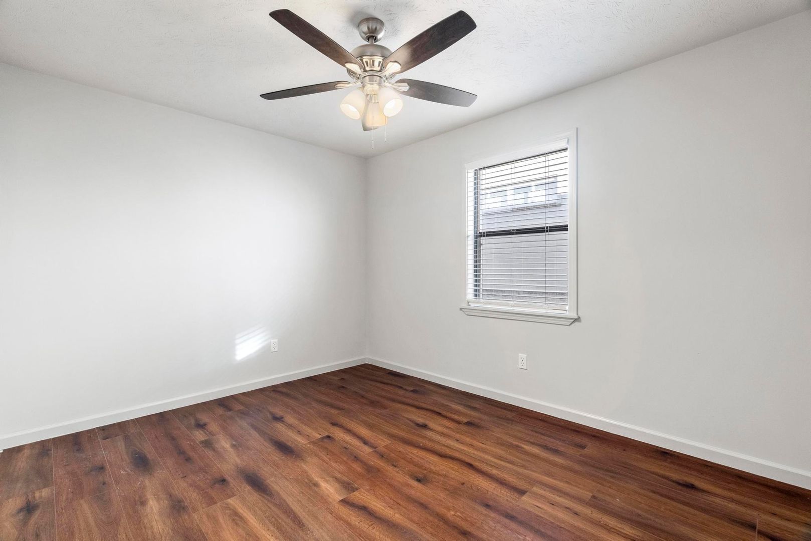 Auburn Apartment: 124 Cox Street Auburn