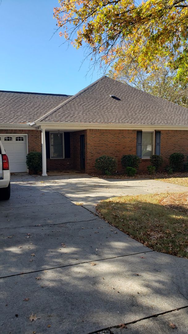 Auburn House: 2155 Heather Place