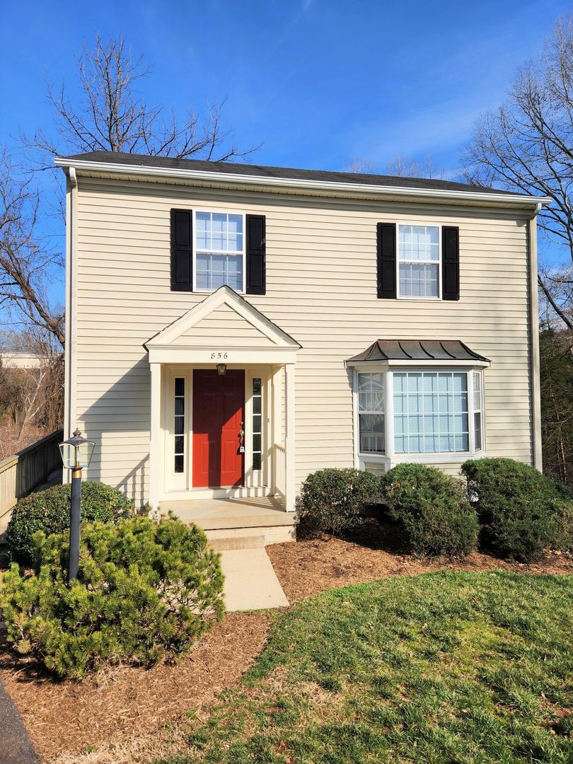 Charlottesville House: 856 Harris Road