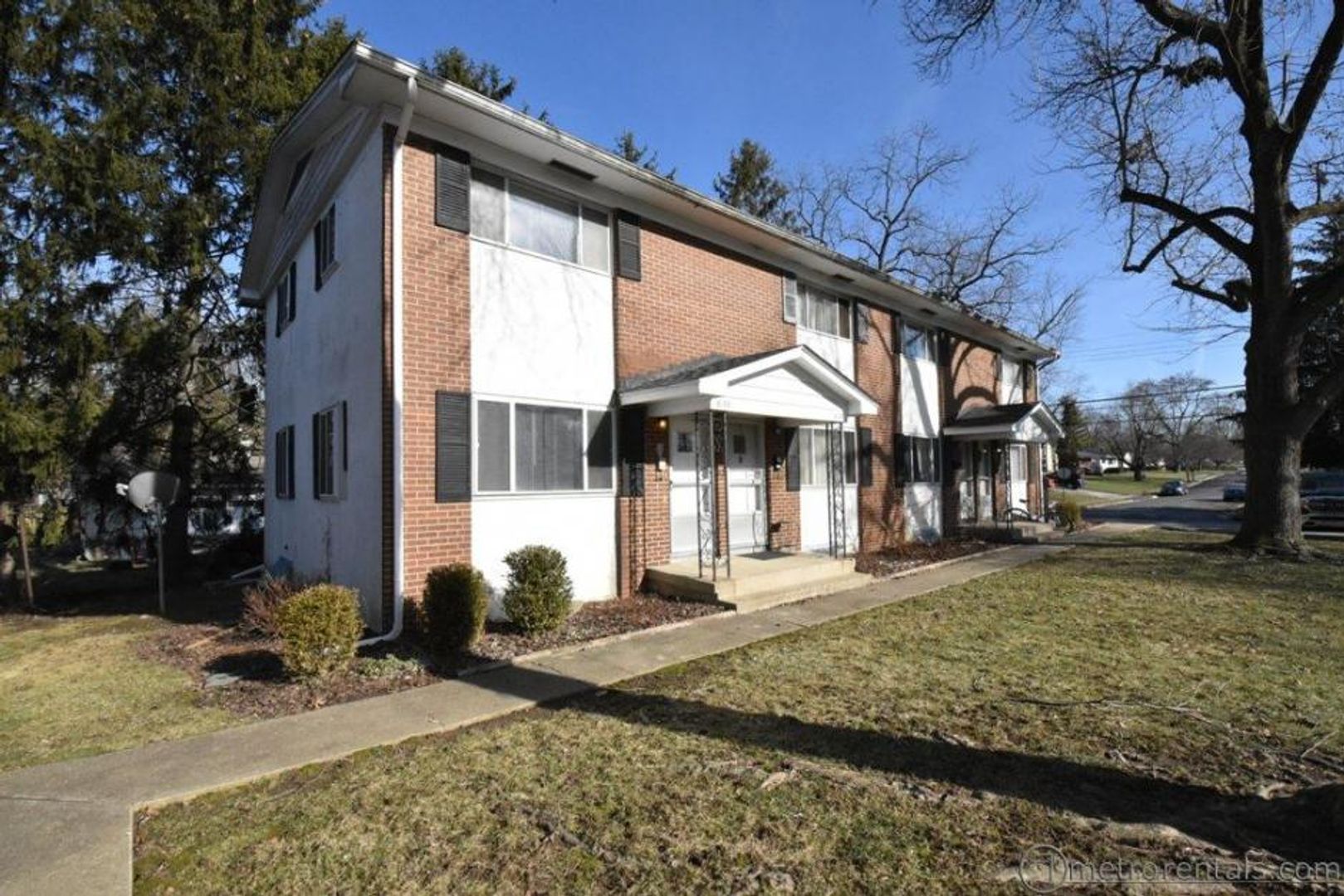Worthington Apartment: 144-150  E. Stafford Ave