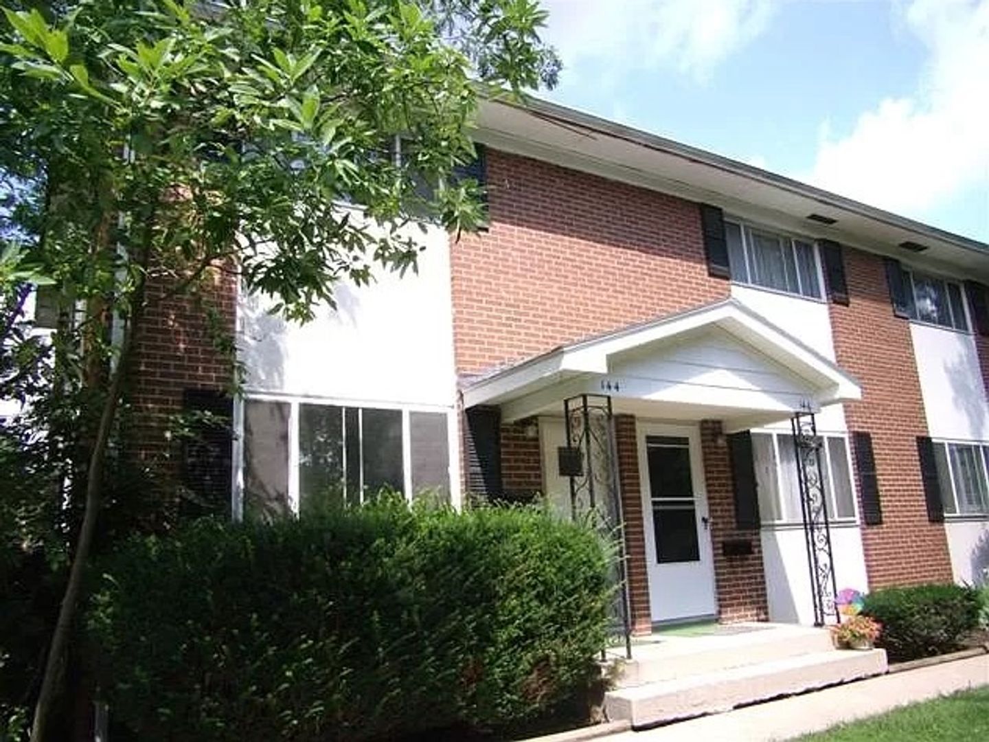 Worthington Apartment: 833-839 Morning St