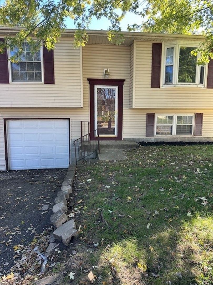 REYNOLDSBURG House: 6665 CENTENNIAL DR