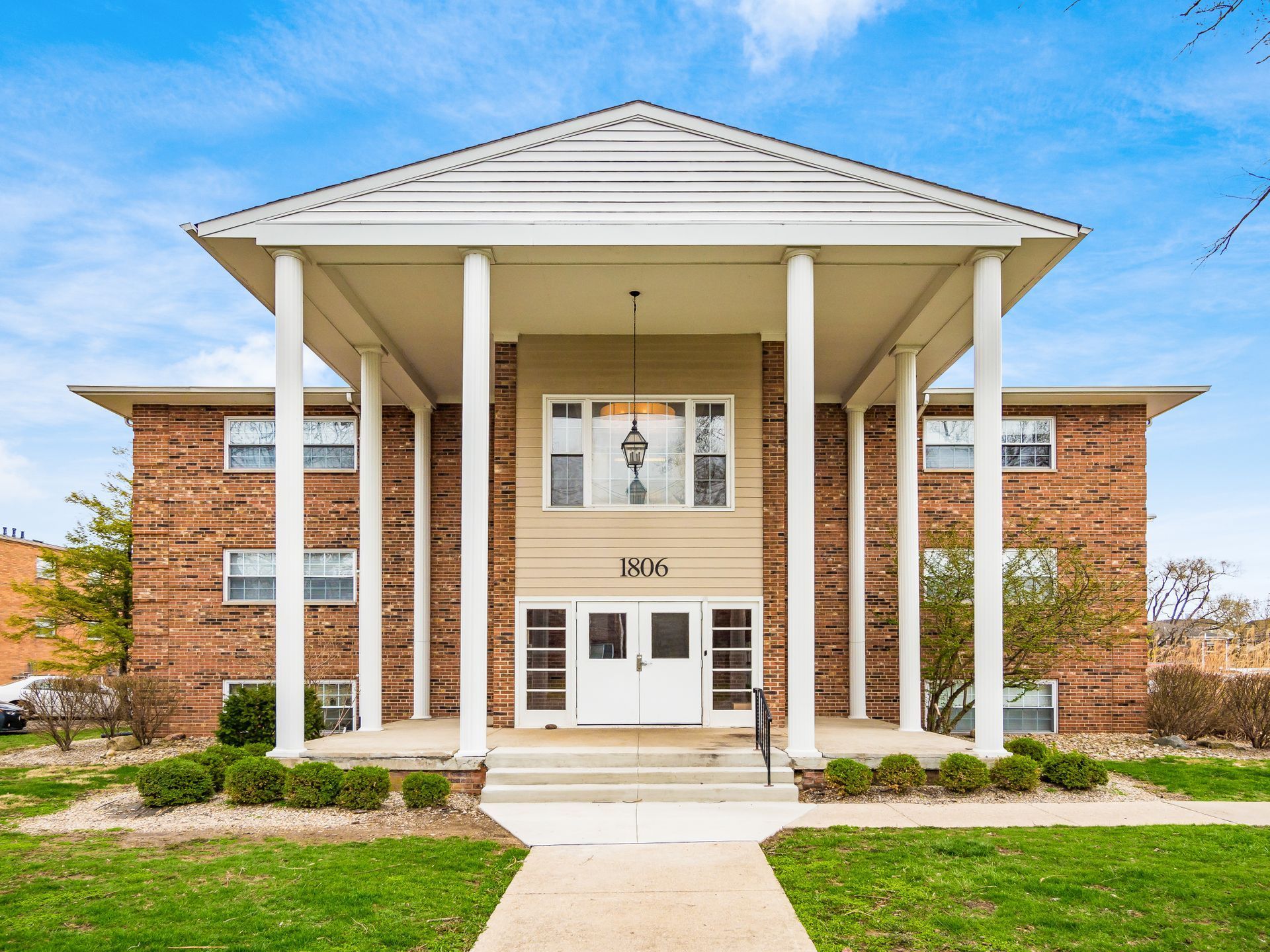 Columbus Apartment: 1806 North Star Road
