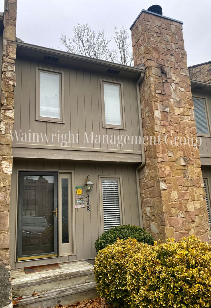 Roanoke Townhome: 3458 Londonderry Ct