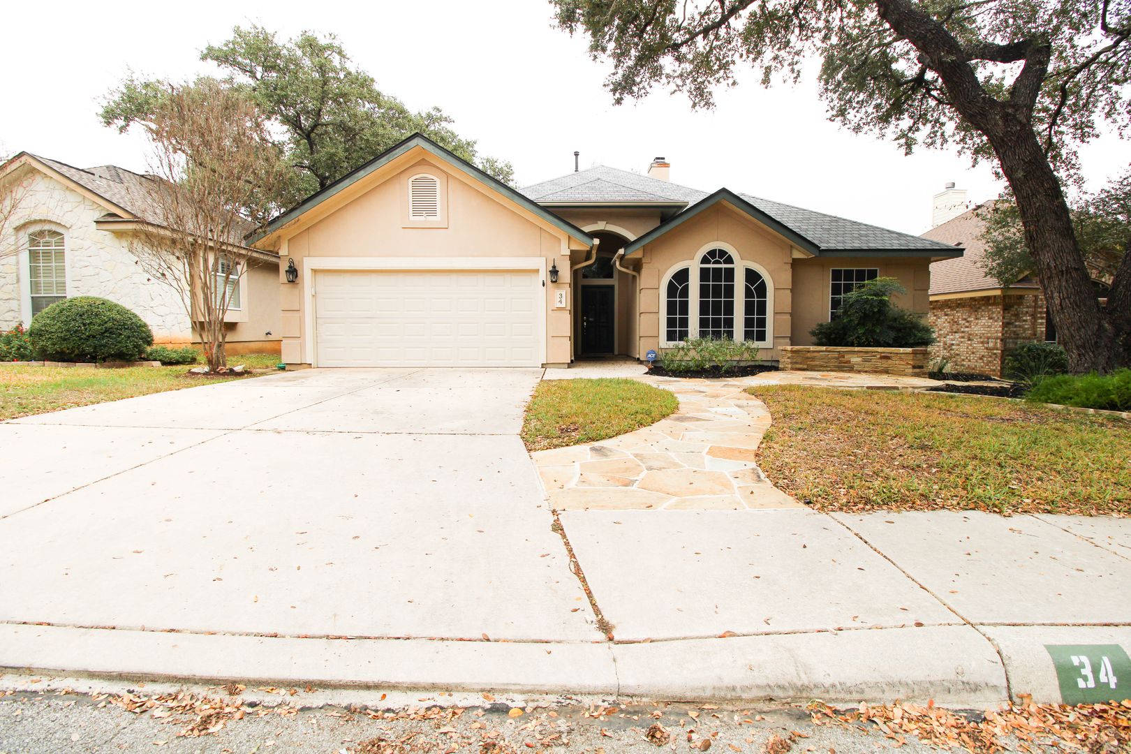 San Antonio House: 34 Silverhorn Dr