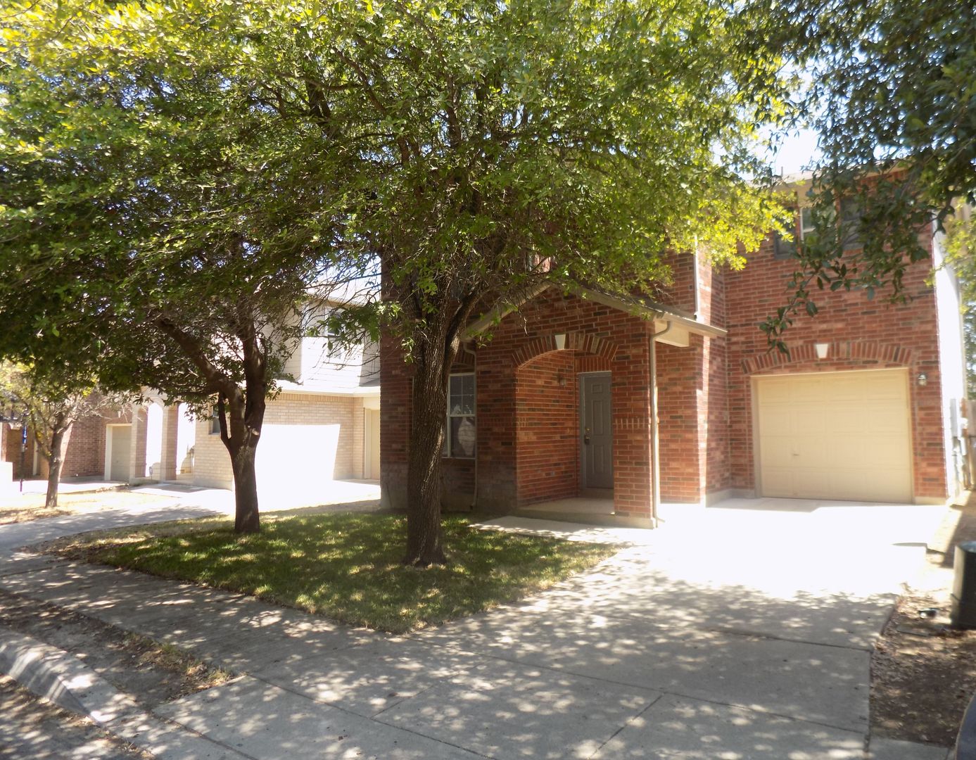 San Antonio House: 16122 Branching Oaks