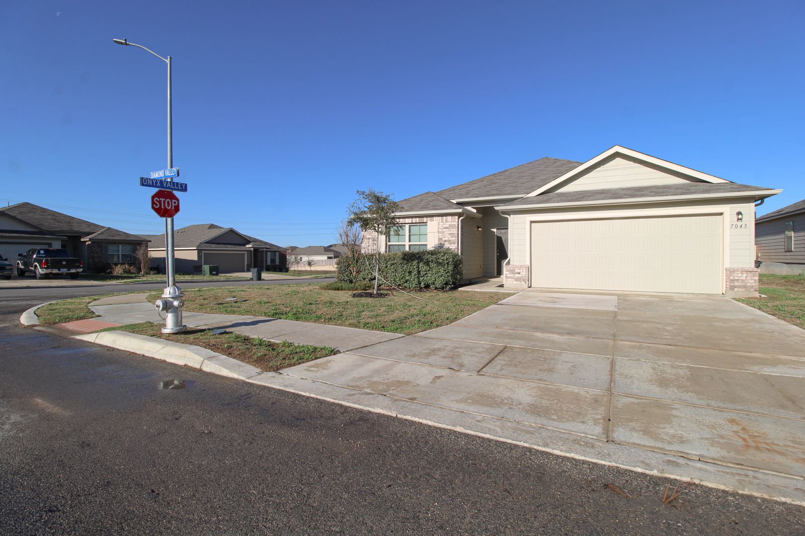 San Antonio House: 7043 Diamond Valley