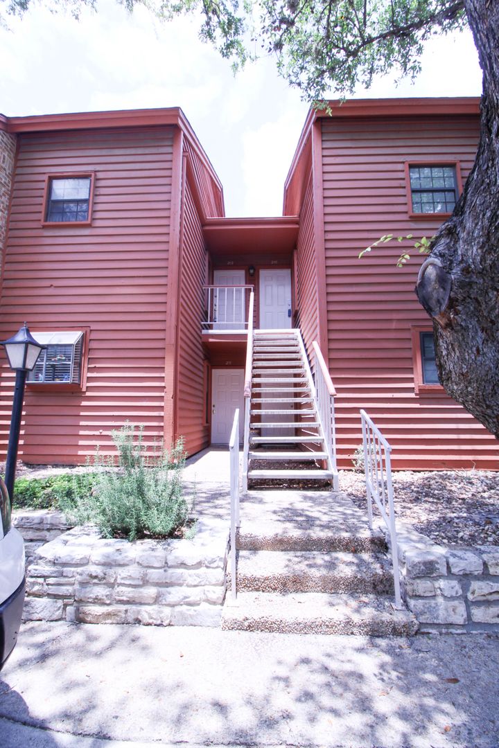San Antonio House: 13018 Heimer