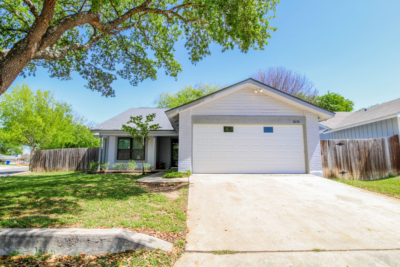 San Antonio House: 8038 Lazy Trail