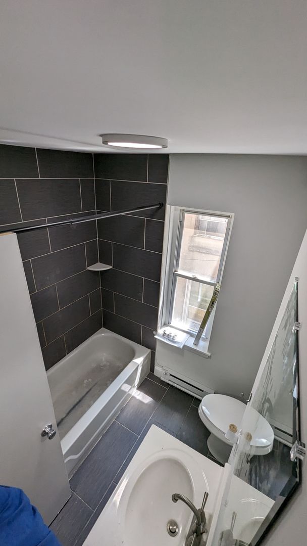 3 Bedroom apartment with multiple floor living! 7 of 7