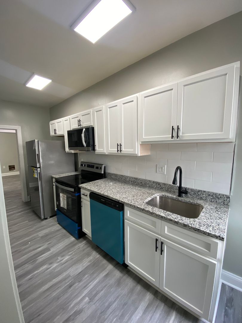 Washington Apartment: 3222-3224 Wisconsin Avenue NW