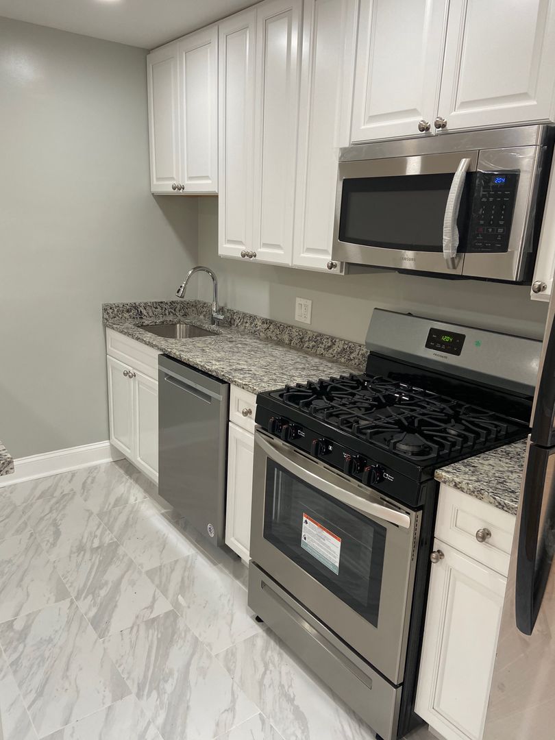 Washington Apartment: 4569 MacArthur Blvd NW