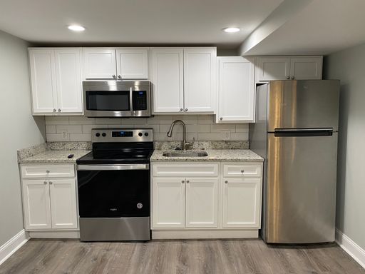 Studio on Wisconsin Avenue NW near National Cathedra!!! – photo 1