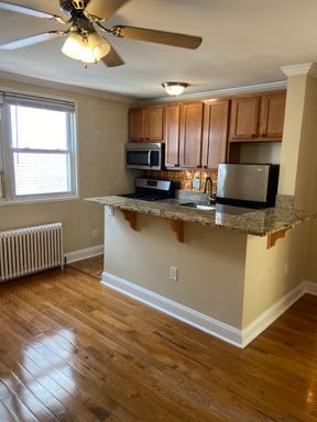 Studio APT in the heart of of it all - - just blocks from Dupont Circle Metro and Connecticut Ave! 1330$ plus gas and electric!!! – photo 1