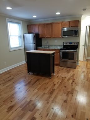 Spacious Studio Unit just steps from Dupont Circle! Offering a great rent special--1.5 month free rent!!! – photo 1