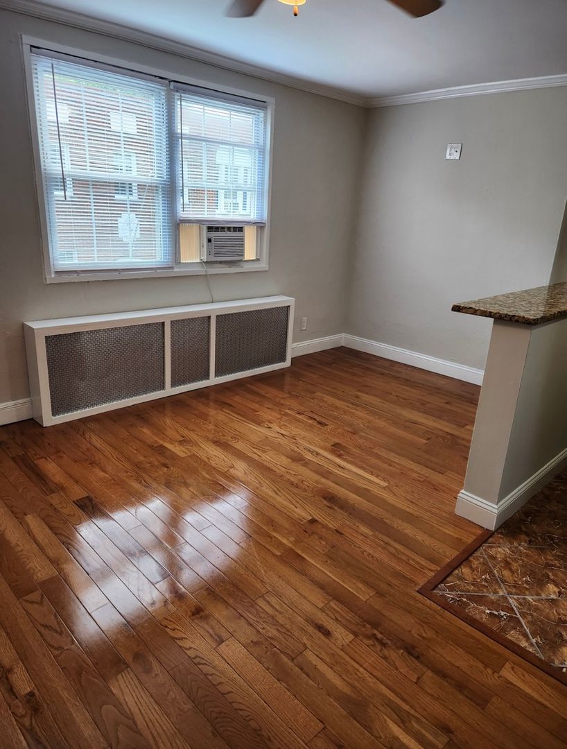 Washington Apartment: 1815 Riggs Place NW