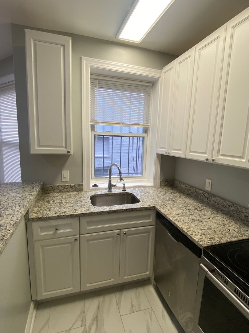 Washington Apartment: 1818 Kalorama Road NW