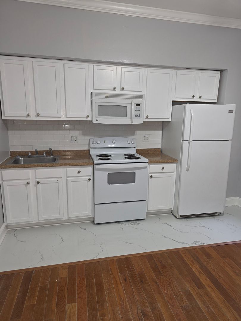 Washington Apartment: 1435 N Street NW