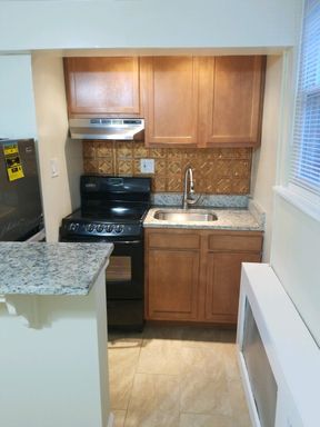 STUDIO WITH SEPARATE Sleeping Area near Dupont Circle! – photo 1