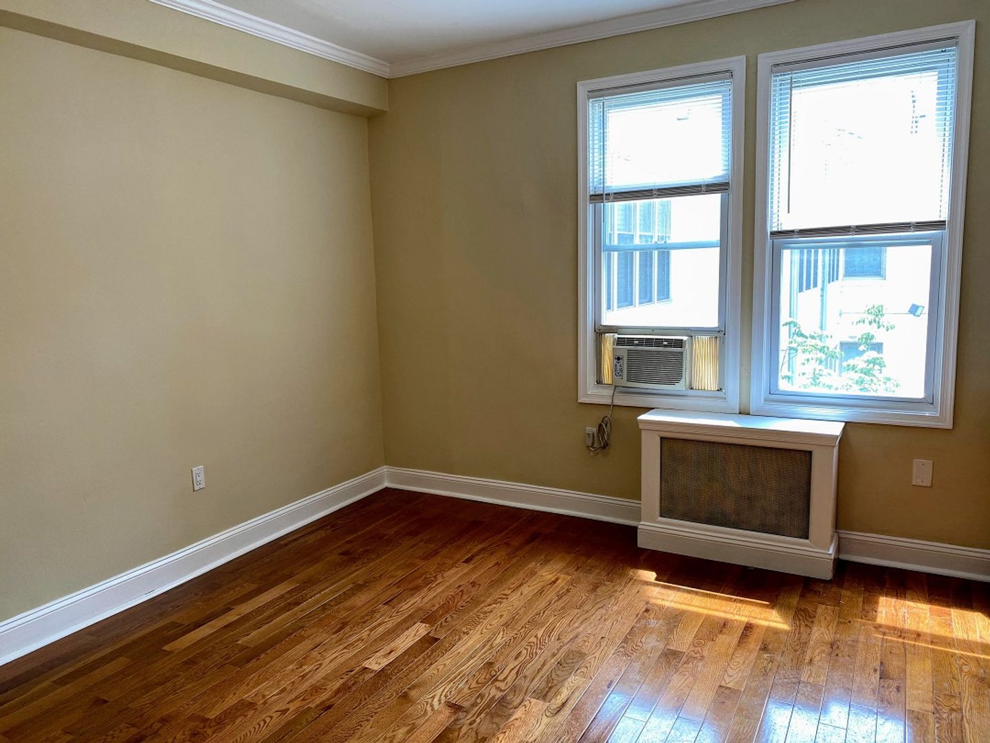 Washington Apartment: 1435 N Street NW