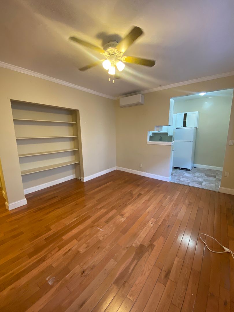 Washington Apartment: 1435 N Street NW