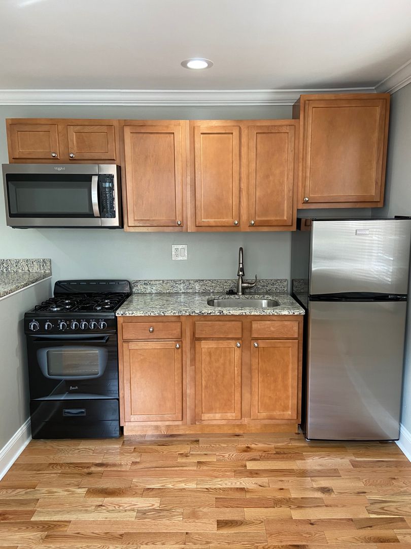 Washington Apartment: 1815 Riggs Place NW