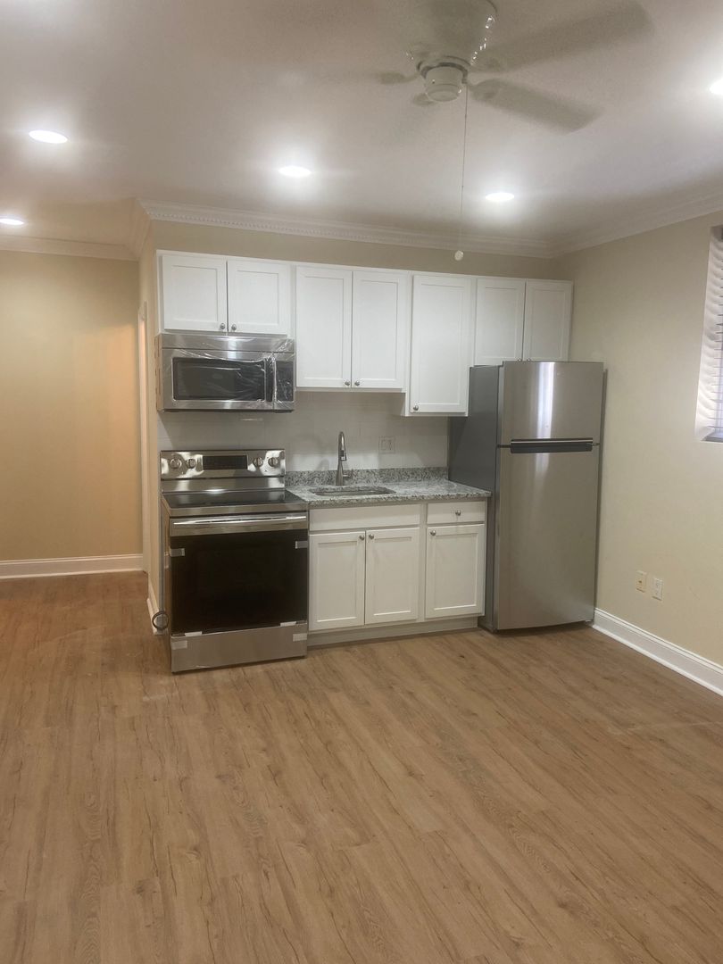Washington Apartment: 1435 N Street NW