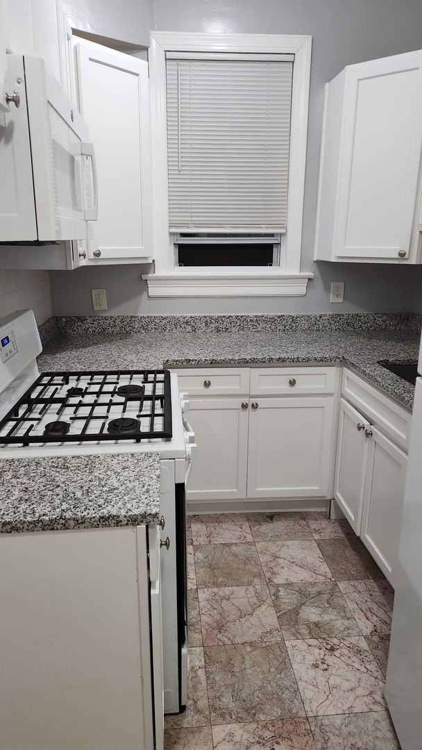 Washington Apartment: 1435 N Street NW