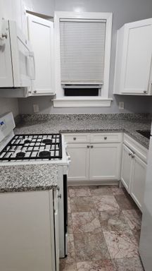 Large Studio! 1.5 Month Rent Special!! CALL TO INQUIRE!!! – photo 1
