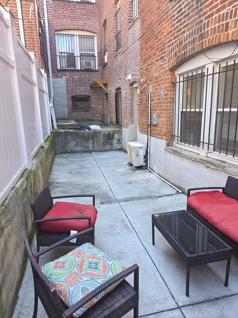 Washington Apartment: 1809 Belmont Road