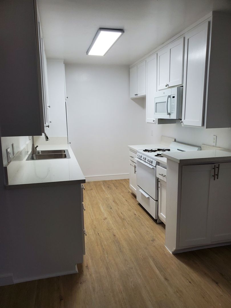 LOS ANGELES Apartment: 11007-11011 PALMS BLVD