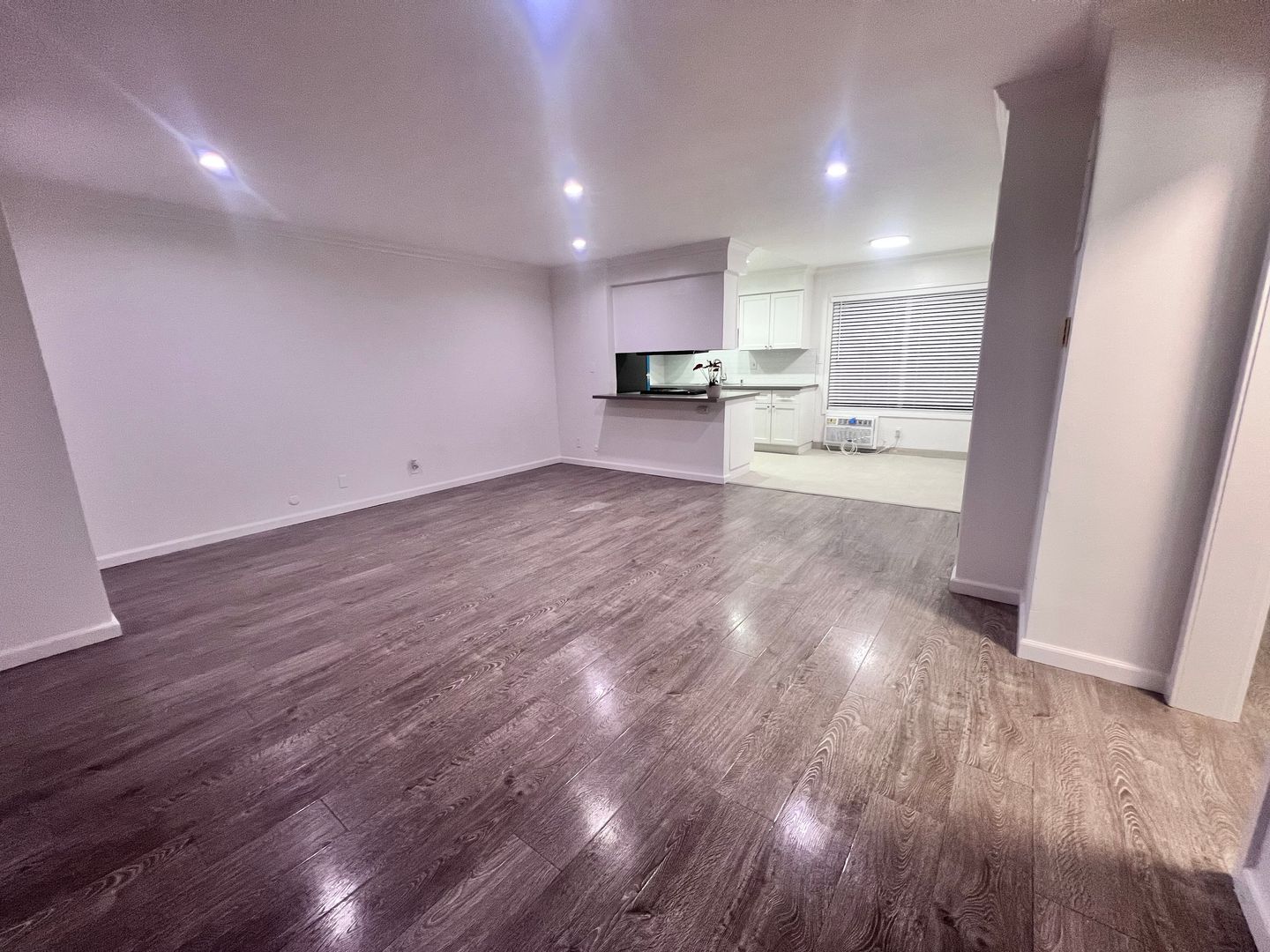 LOS ANGELES Apartment: 1946-1954 SOUTH BEDFORD STREET