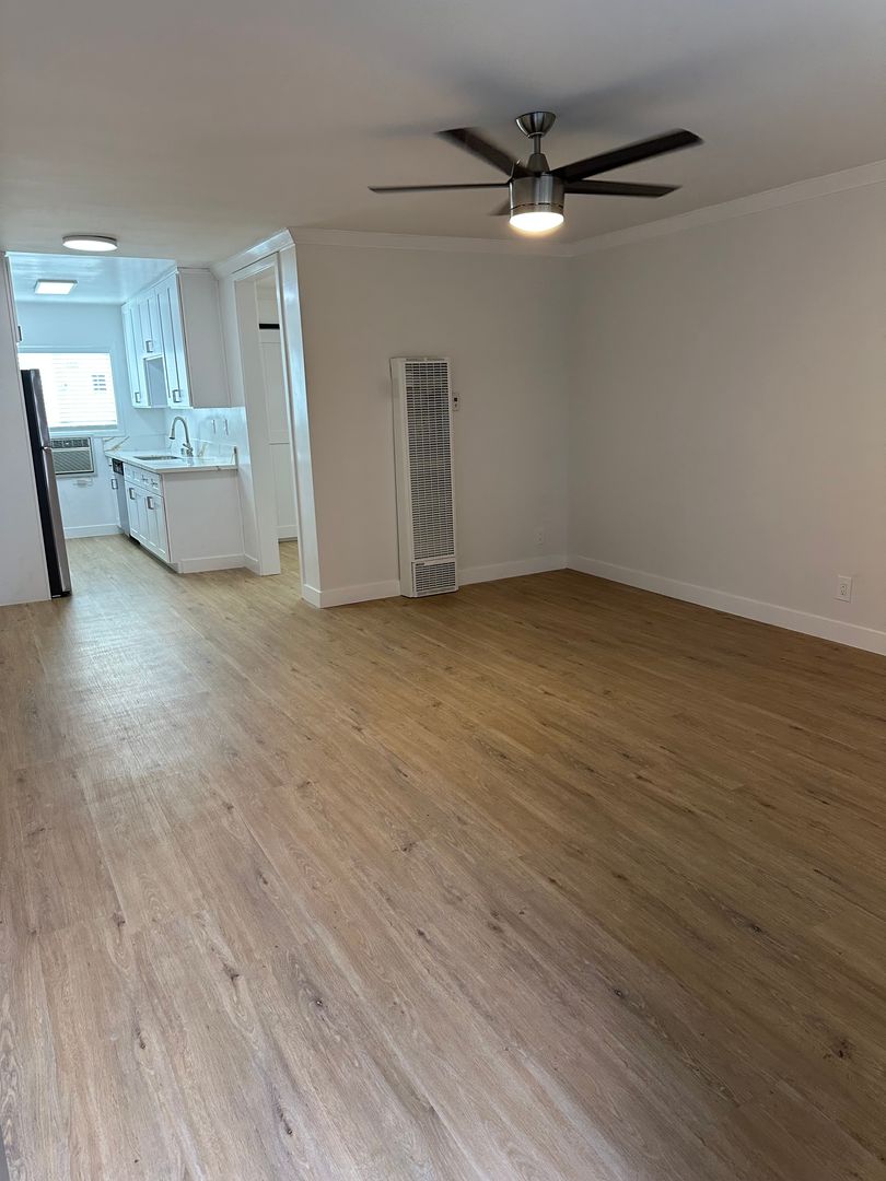 Los Angeles Apartment: 10751 Rose Ave.