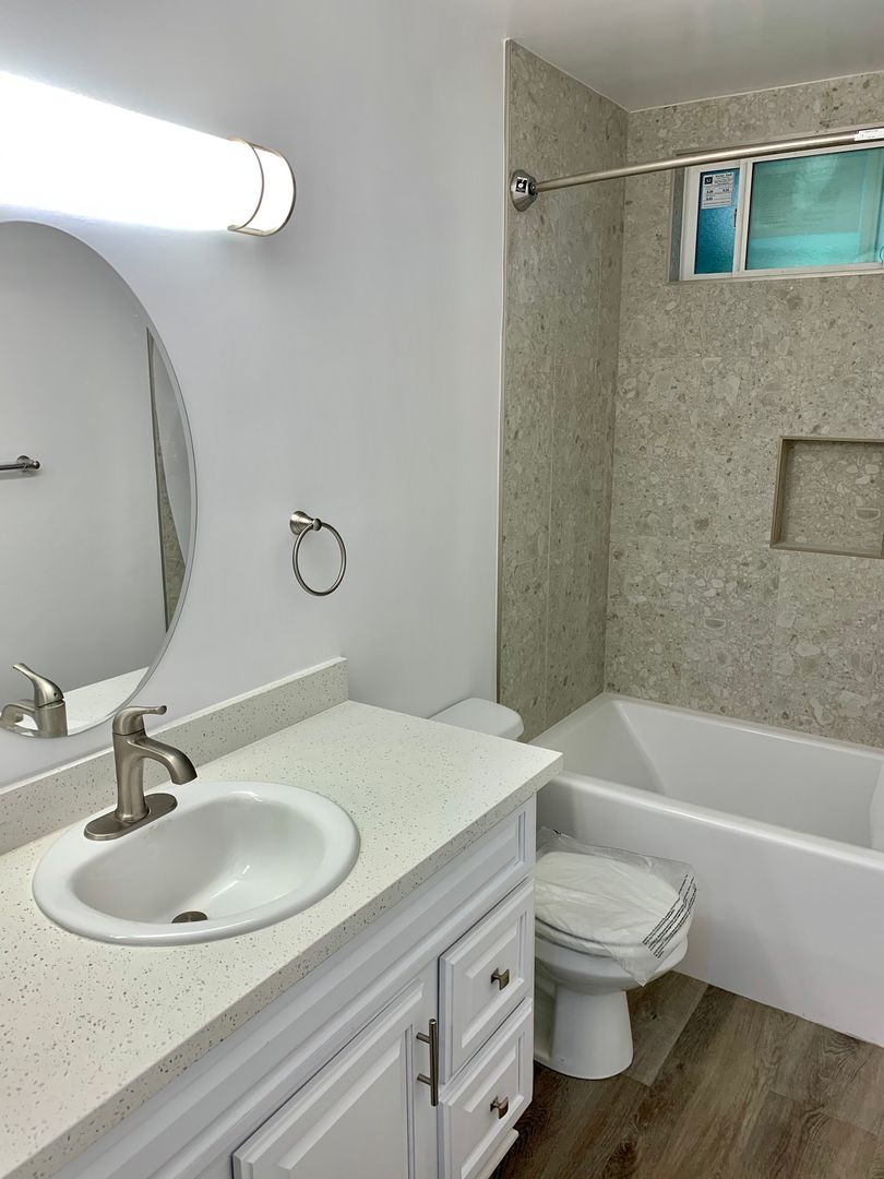 LOS ANGELES Apartment: 10949 PALMS BLVD