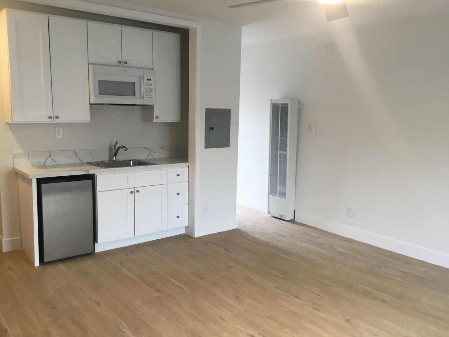 302-BARRY APTS 9 of 12