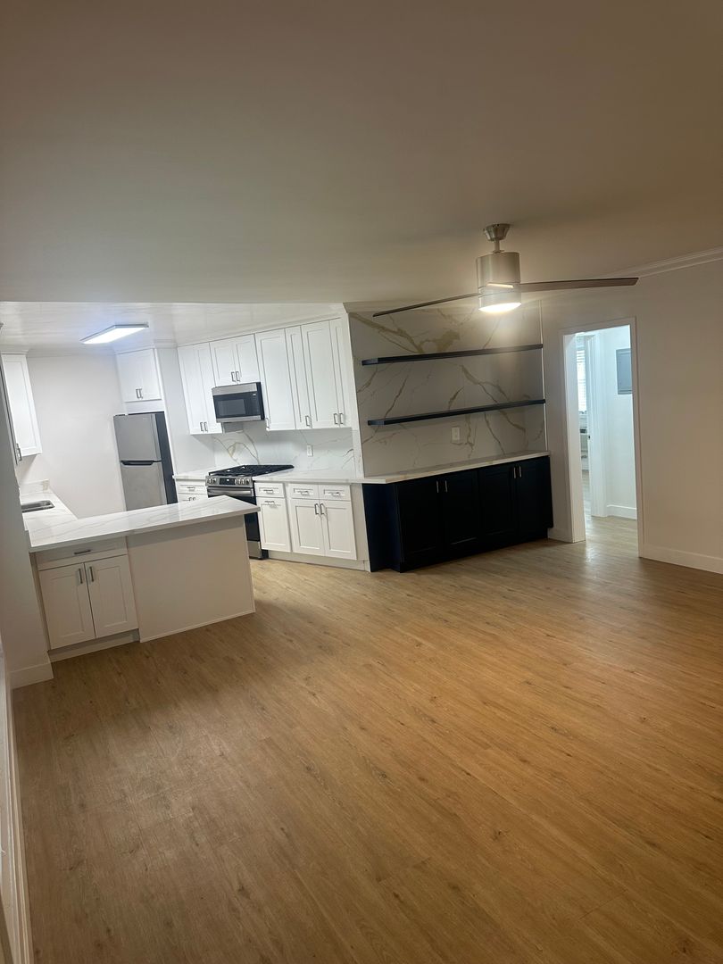 Los Angeles Apartment: 10751 Rose Ave.