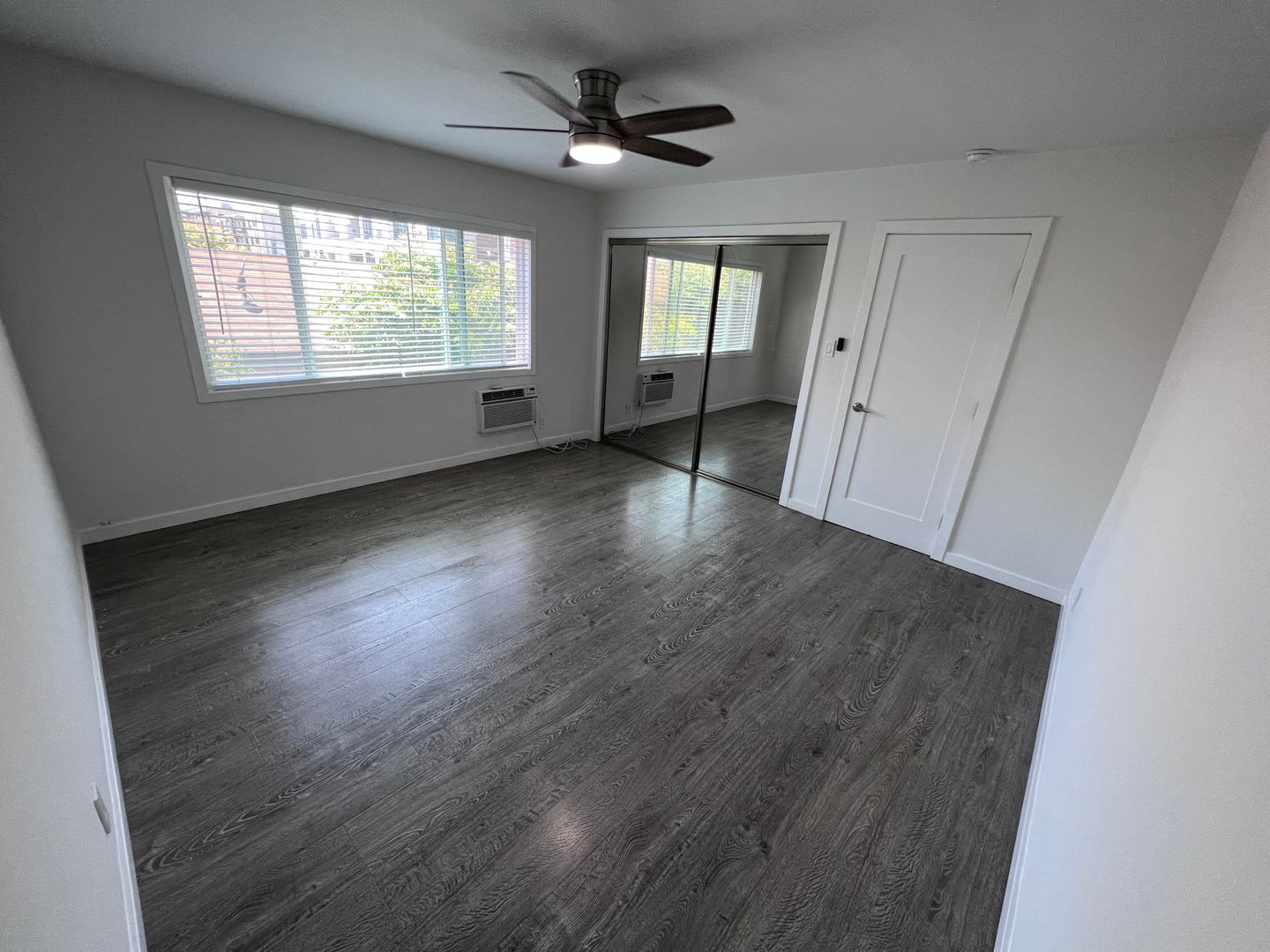 LOS ANGELES Apartment: 11601 GORHAM AVE