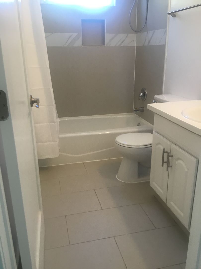 LOS ANGELES Apartment: 3509 MENTONE AVE.