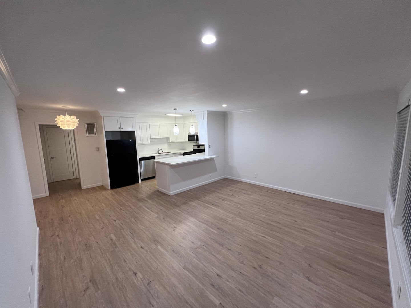 LOS ANGELES Apartment: 1946-1954 SOUTH BEDFORD STREET