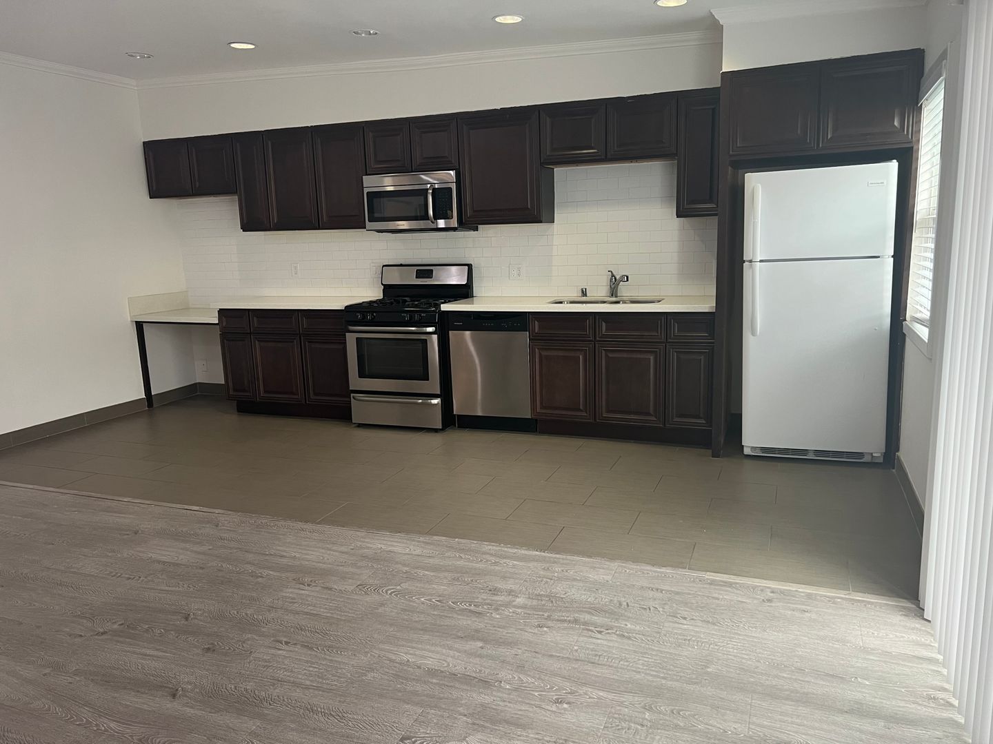 501-11601 GORHAM AVE. 4 of 8