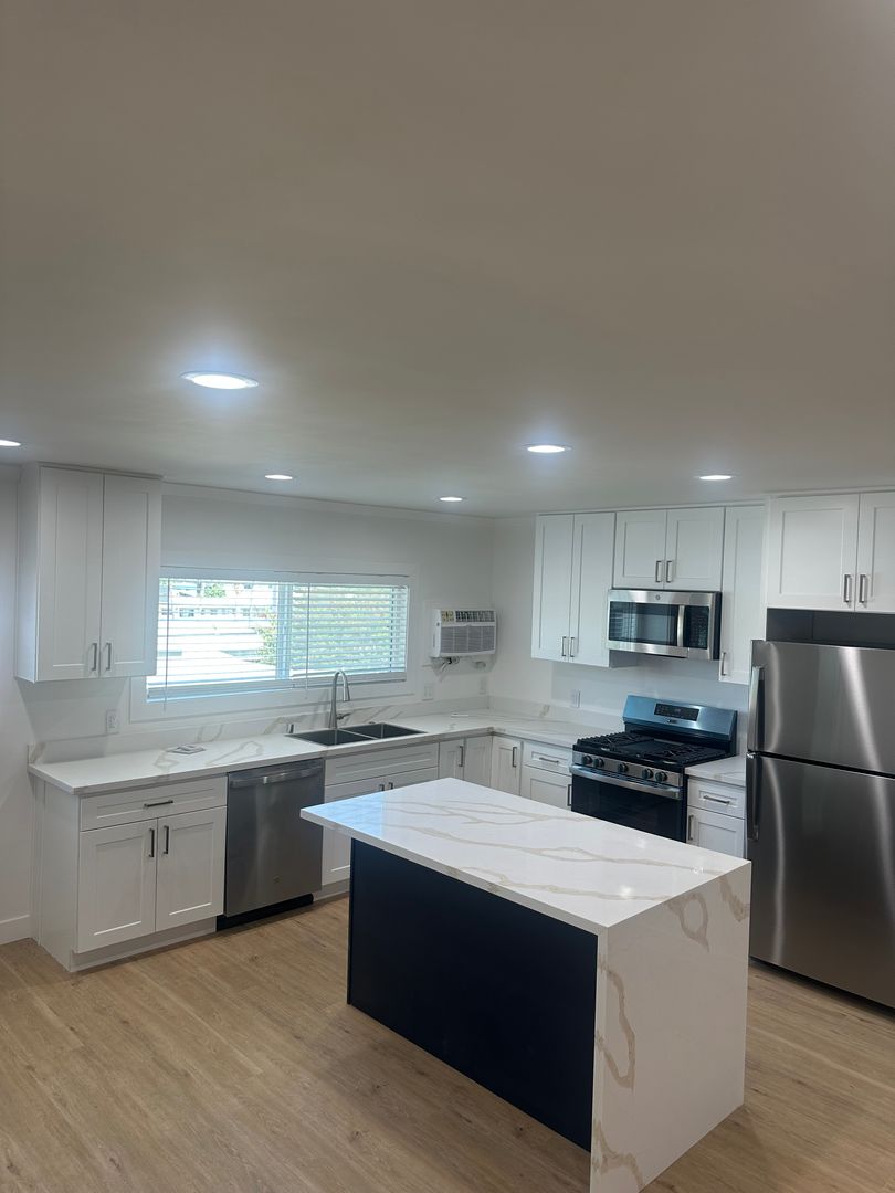 Los Angeles Apartment: 10751 Rose Ave.