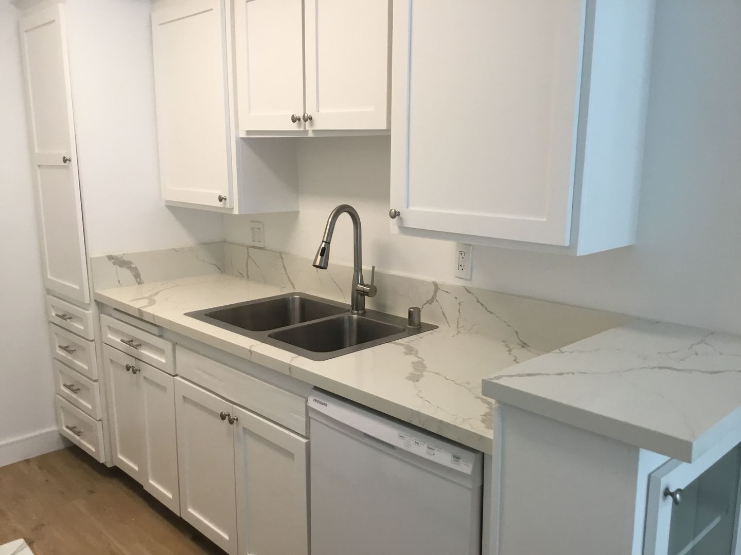 LOS ANGELES Apartment: 3515 MENTONE AVENUE