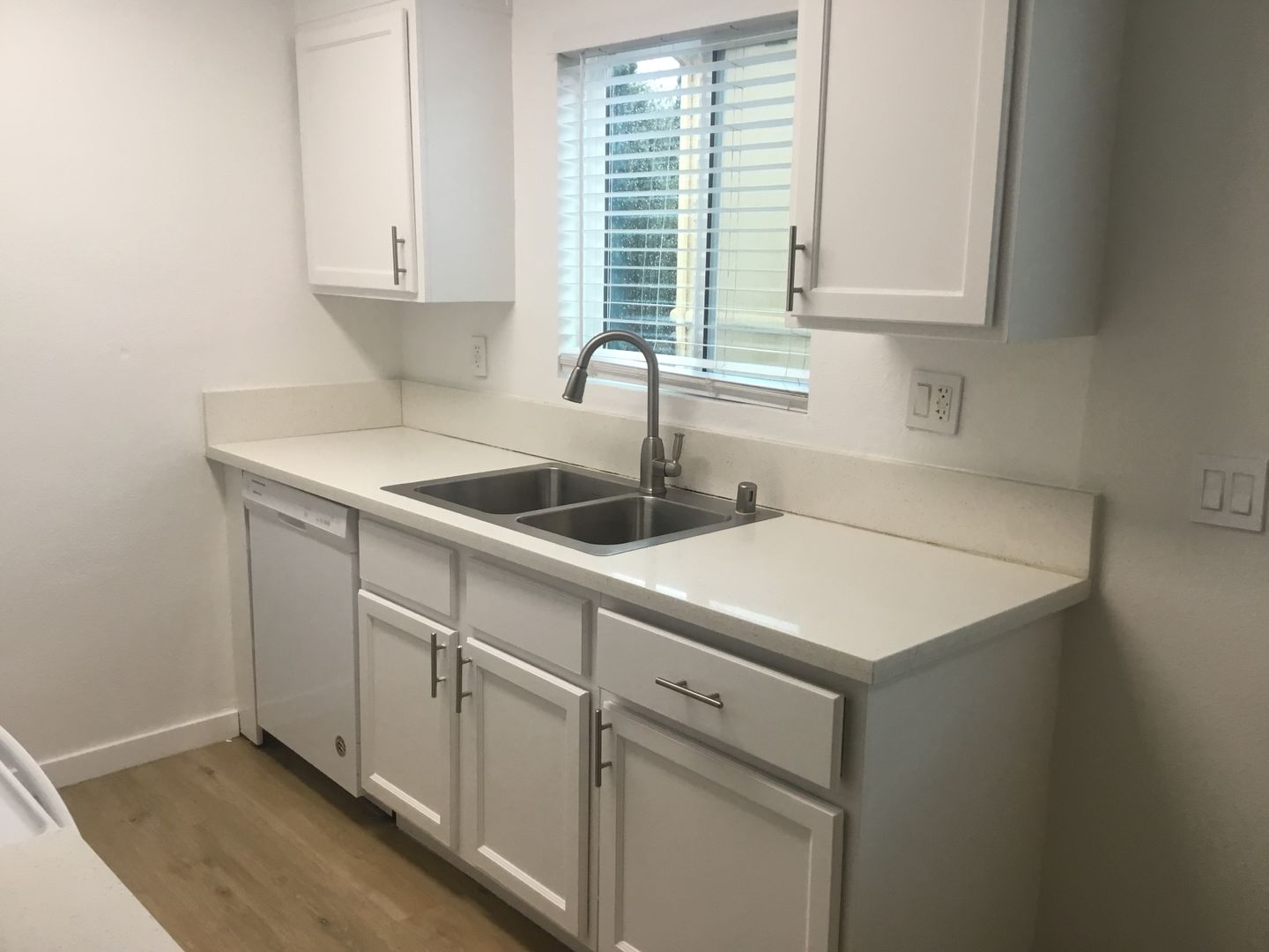 LOS ANGELES Apartment: 3555 SAWTELLE BLVD